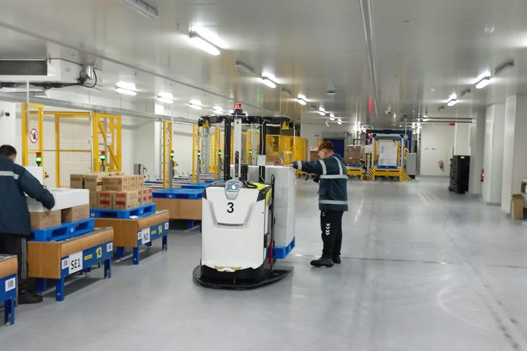 Pallets automatic transport